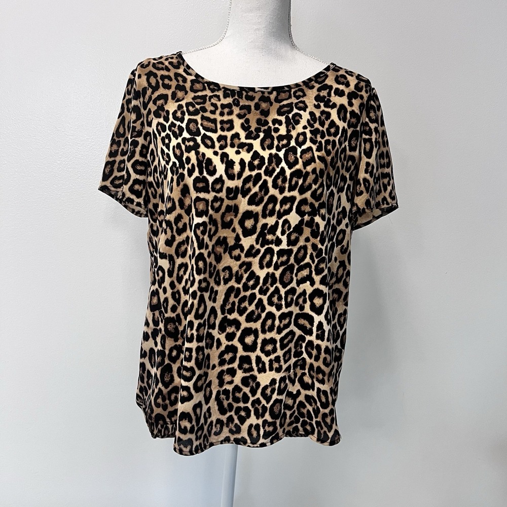 Short Sleeve Leopard / Cheetah Print Blouse Size Medium Shirt